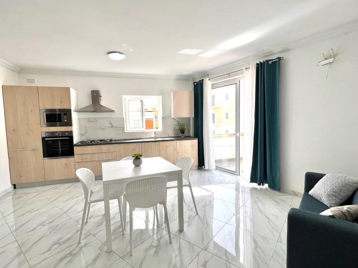 Condo With Patio Overlooking Piazza Gzira Exteriör bild